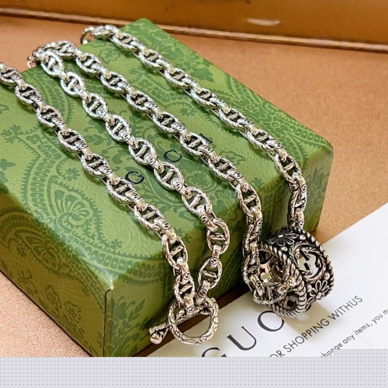 G*u*i necklaces